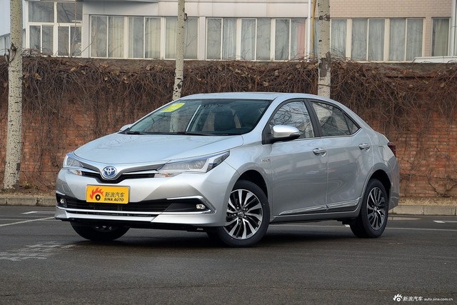 2016款卡罗拉双擎1.8L自动旗舰版 银色