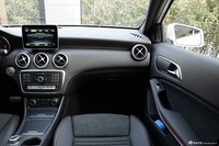 2016款奔驰A级 A200 1.6T自动时尚型