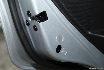 2013款赛欧三厢1.4L手动理想幸福版