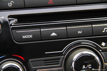 2015款捷豹XJL 2.0T两驱典雅商务版