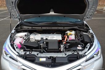 2016款卡罗拉双擎1.8L自动旗舰版