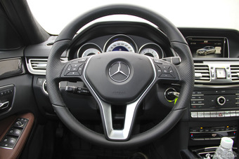 2015款奔驰E320L 3.0T自动运动型