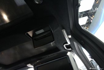 2014款奔驰E级内饰