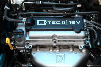 2013款雪佛兰赛欧三厢1.2L手动时尚幸福版