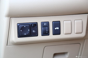 2014款启辰D50精彩版