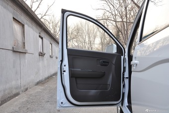 2015款 五菱宏光V1.5L手动标准型