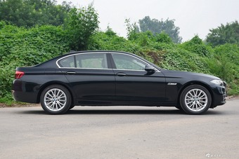 2017款宝马5系2.0T自动528Li豪华设计套装