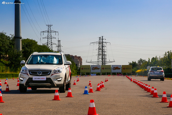 绅宝“陆上飞行秀”