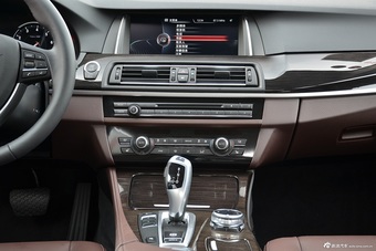 2017款宝马5系2.0T自动528Li豪华设计套装