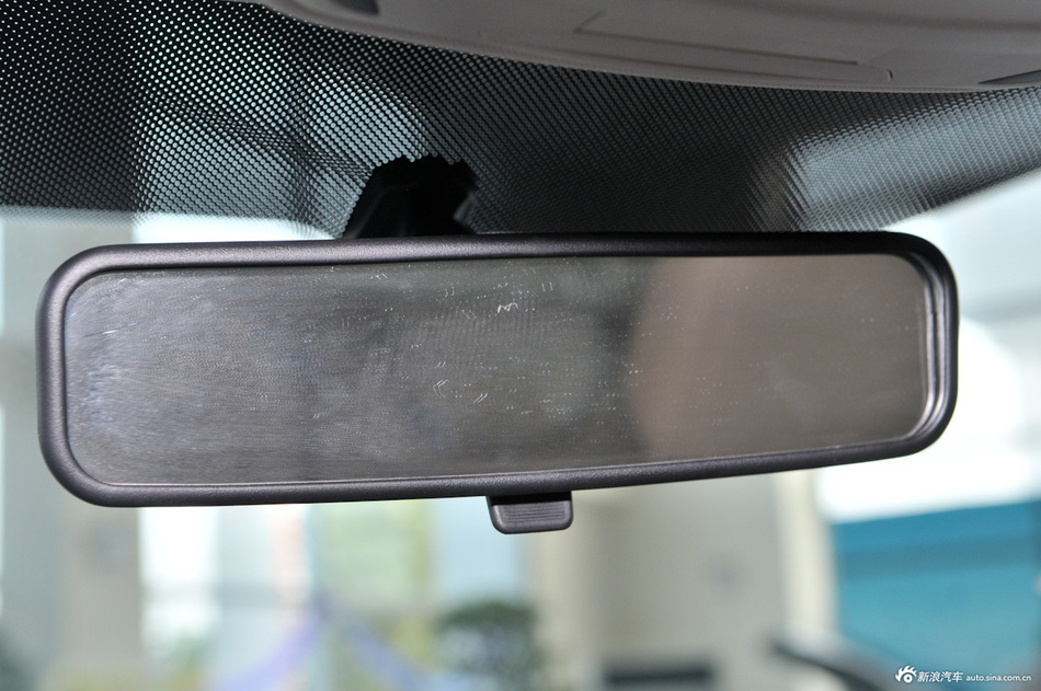 2012款福克斯三厢1.6L自动尊贵型