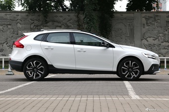 2017款沃尔沃V40 2.0T自动Cross Country T5 AWD 智雅版