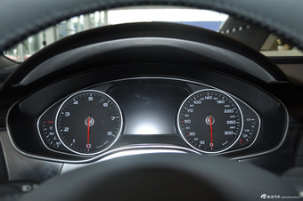 2012款奥迪A6L 2.0L TFSI手自一体舒适型