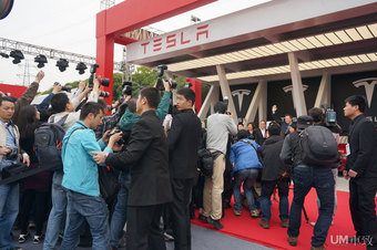 特斯拉南方首批车主交车仪式于上海浦东举办