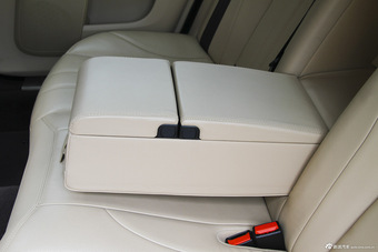 2015款捷豹XJL 2.0T两驱典雅商务版