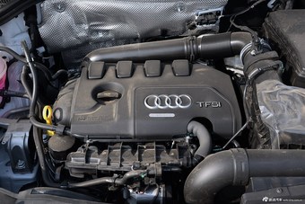 2016款奥迪Q3 2.0T自动35TFSI典藏版智领型
