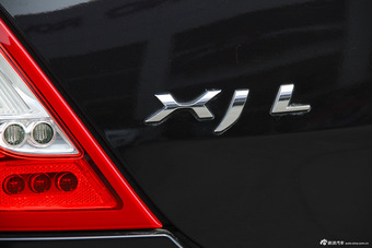 2015款捷豹XJL 2.0T两驱典雅商务版