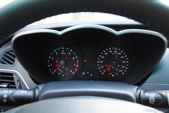 2015款海马福美来1.6L自动品尚型