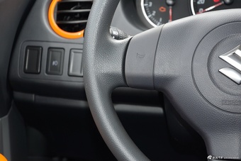 2016款雨燕1.5L手动时尚型酷玩版