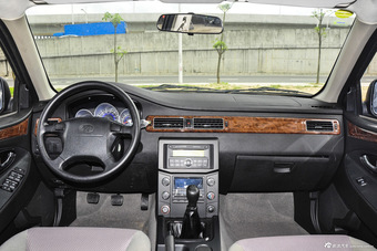 2014款骐铃T5 2.8T手动两驱超值版加长轴距JE493ZLQ4E图片