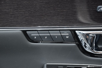 2016款捷豹XJL 3.0L自动SC四驱全景商务版