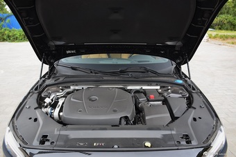 2016款沃尔沃S90 2.0T T6 AWD智尊版