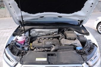 2016款奥迪Q3 2.0T自动35TFSI典藏版智领型