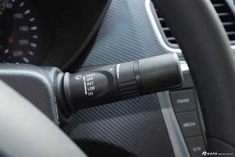 2015款海马福美来1.6L手动风尚型