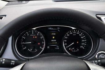 2014款奇骏2.5L XL ITS+NAVI 自动四驱尊享版