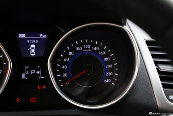 2015款朗动1.6L自动尊贵型