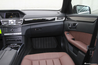 2015款奔驰E320L 3.0T自动运动型