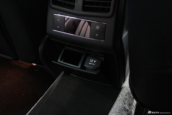 2014款奔驰E级内饰