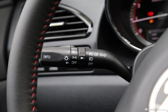 2016款奔腾B70 1.8T自动运动尊贵型