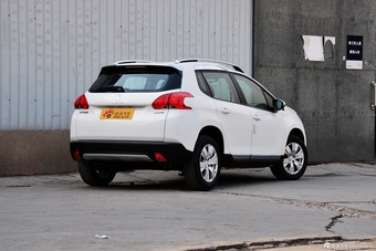 2014款标致2008 1.6L手动时尚版