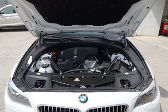 2017款宝马5系525Li 2.0T自动豪华设计套装