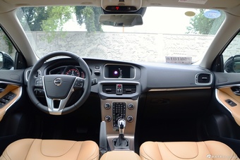 2017款沃尔沃V40 2.0T自动Cross Country T5 AWD 智雅版
