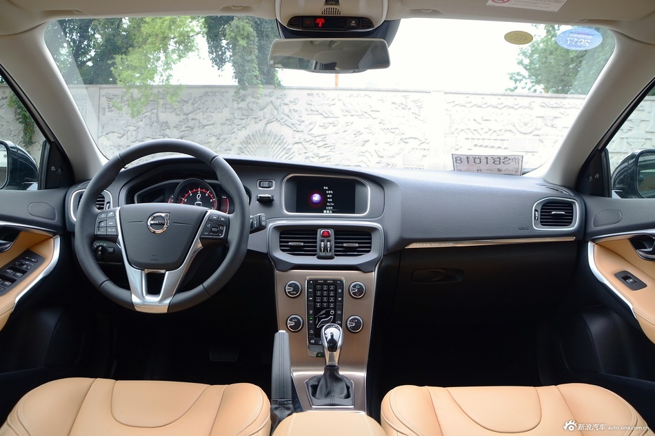 2017款沃尔沃V40 2.0T自动Cross Country T5 AWD 智雅版