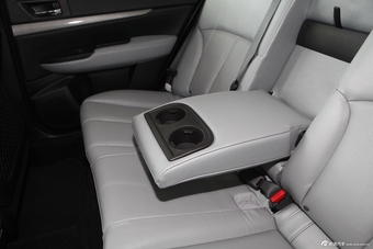 斯巴鲁新力狮内饰实拍图