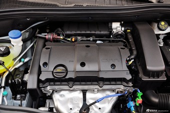 2014款标致2008 1.6L手动时尚版