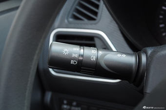 2015款海马福美来1.6L手动风尚型