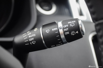 2016款揽胜运动版3.0自动SDV6 HSE