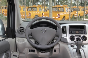 2016款NV200 1.6L自动尊享型