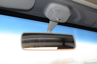 2015款小康K01 1.0L手动2.7m瓦楞货箱车型