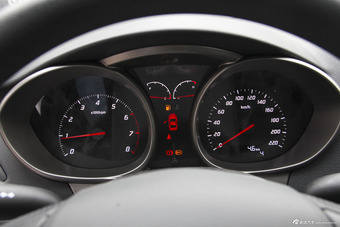 2015款海马M3 1.5L手动精英天窗版