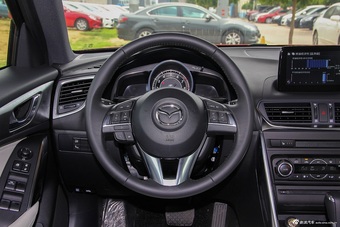 2016款马自达CX-4 2.5L自动四驱蓝天无畏版