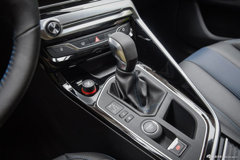 2016款标致308 1.6T自动尊贵版