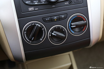 2014款启辰D50精彩版