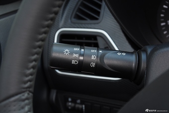 2015款海马福美来1.6L自动品尚型