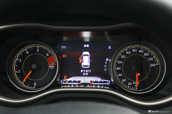 2016款自由光2.4L自动优越版