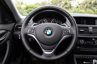 2015款宝马X1 2.0T自动xDrive20i X套装晋级版