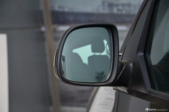 2016款凯路威2.0T自动四驱舒适版9座